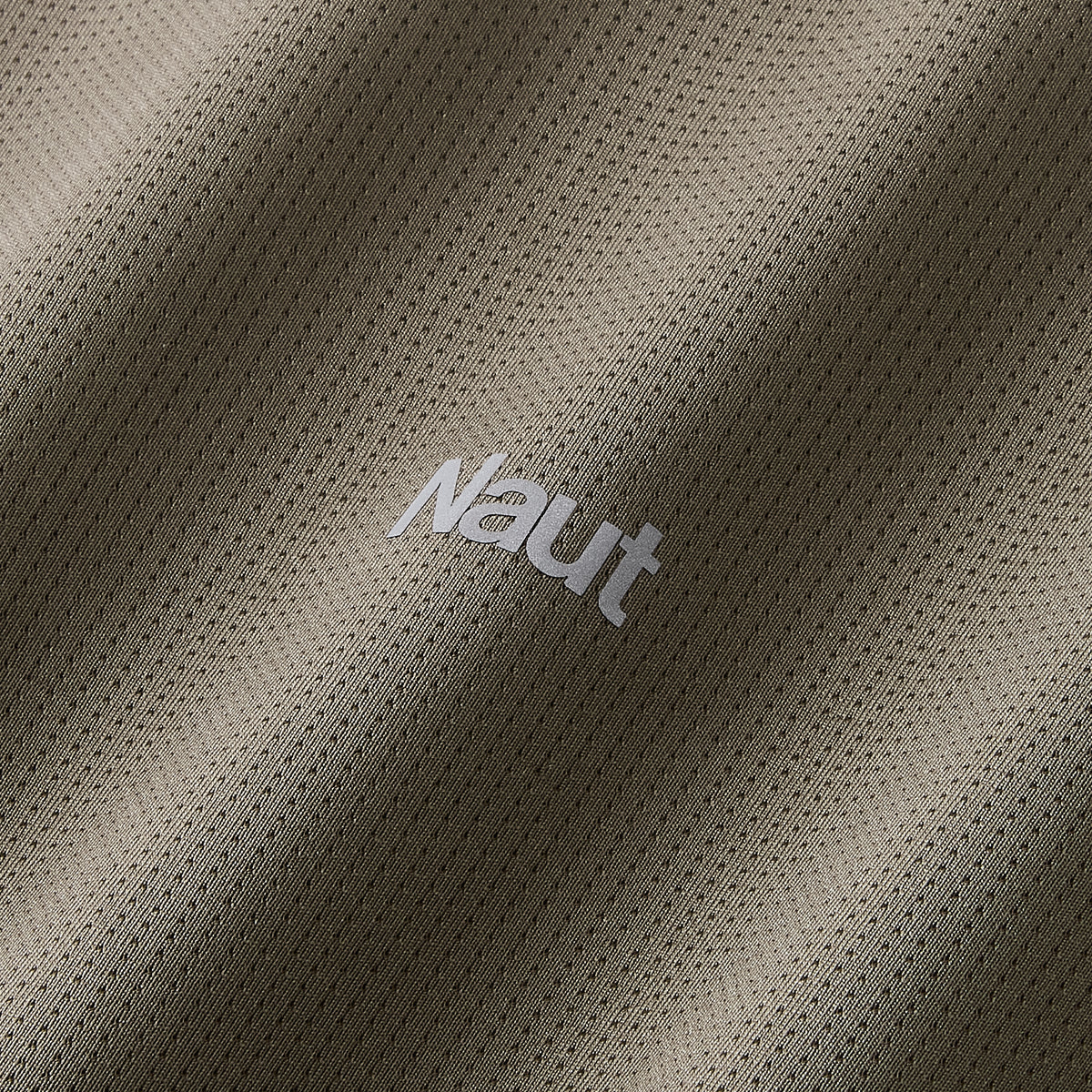 Earth Brown | macro1 | Naut Alend technical running t-shirt for men, close-up detail
